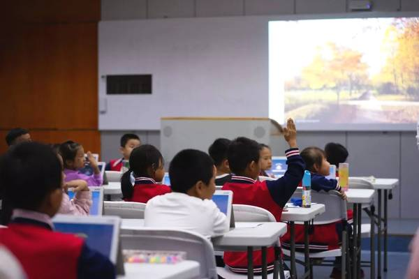 智慧校園環(huán)境下的師生互動(dòng)教學(xué)場(chǎng)景