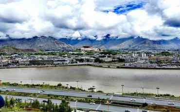 拉薩智慧校園辦公系統選型指南：高原特色與品牌對比解析